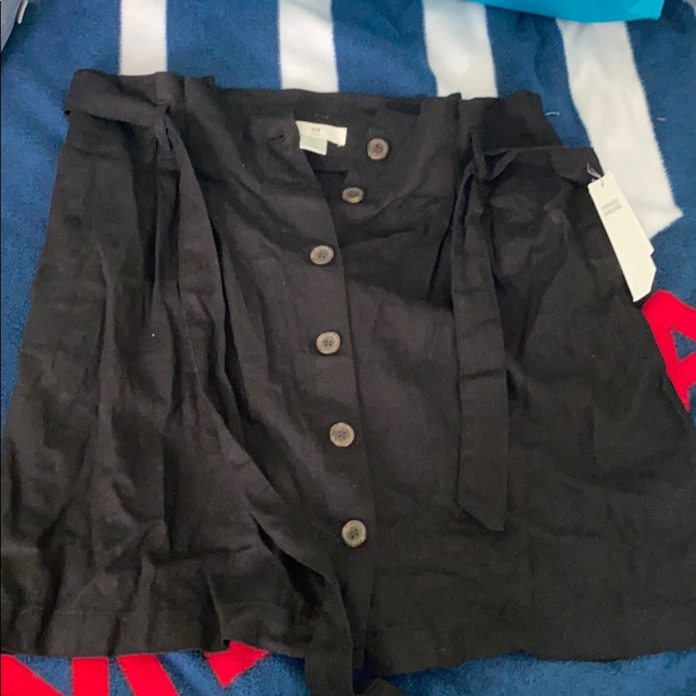 H&M black button up skirt